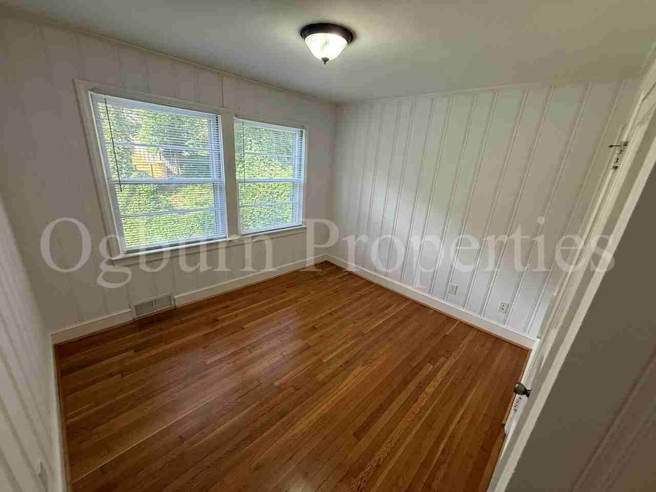 2403 Lyndhurst Ave - Photo 7 of 12