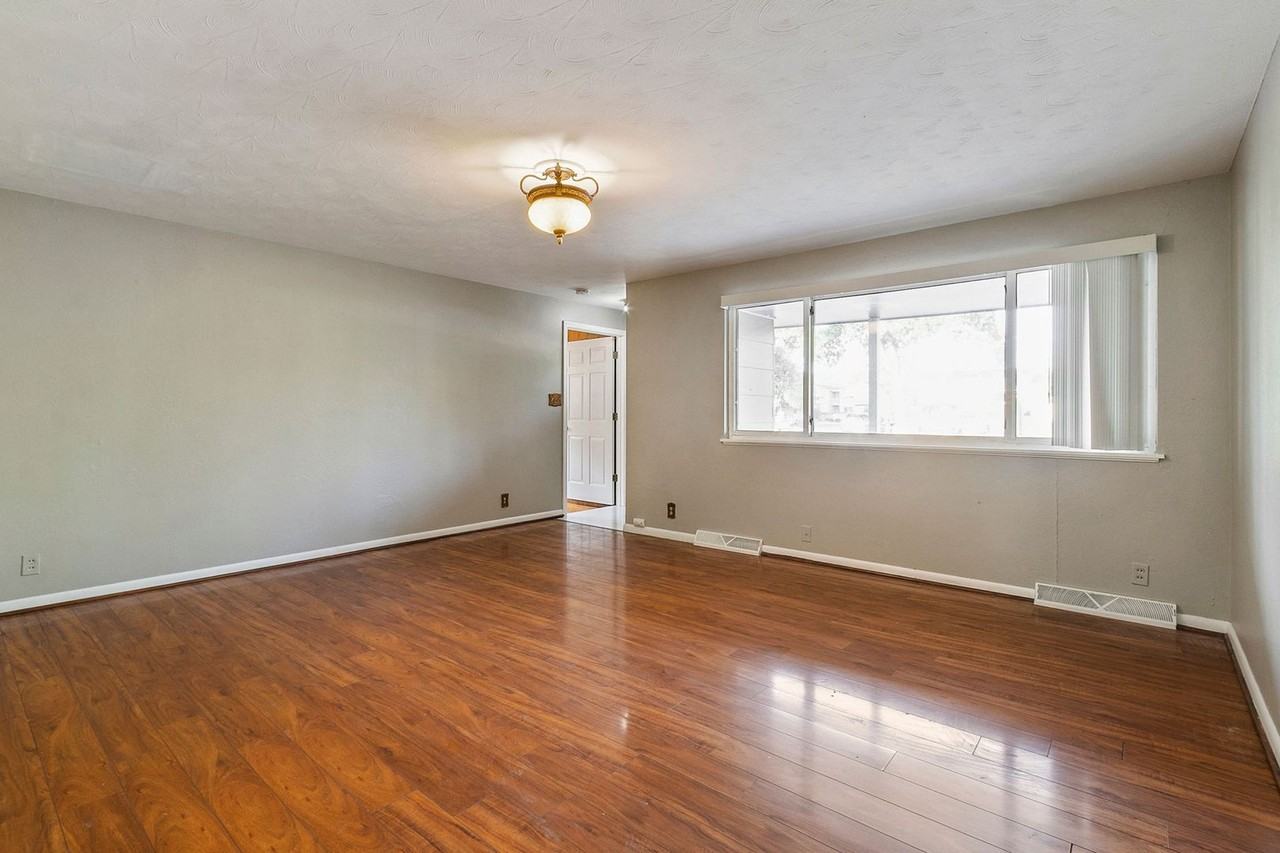 400 Tedmon Dr - Photo 5 of 18