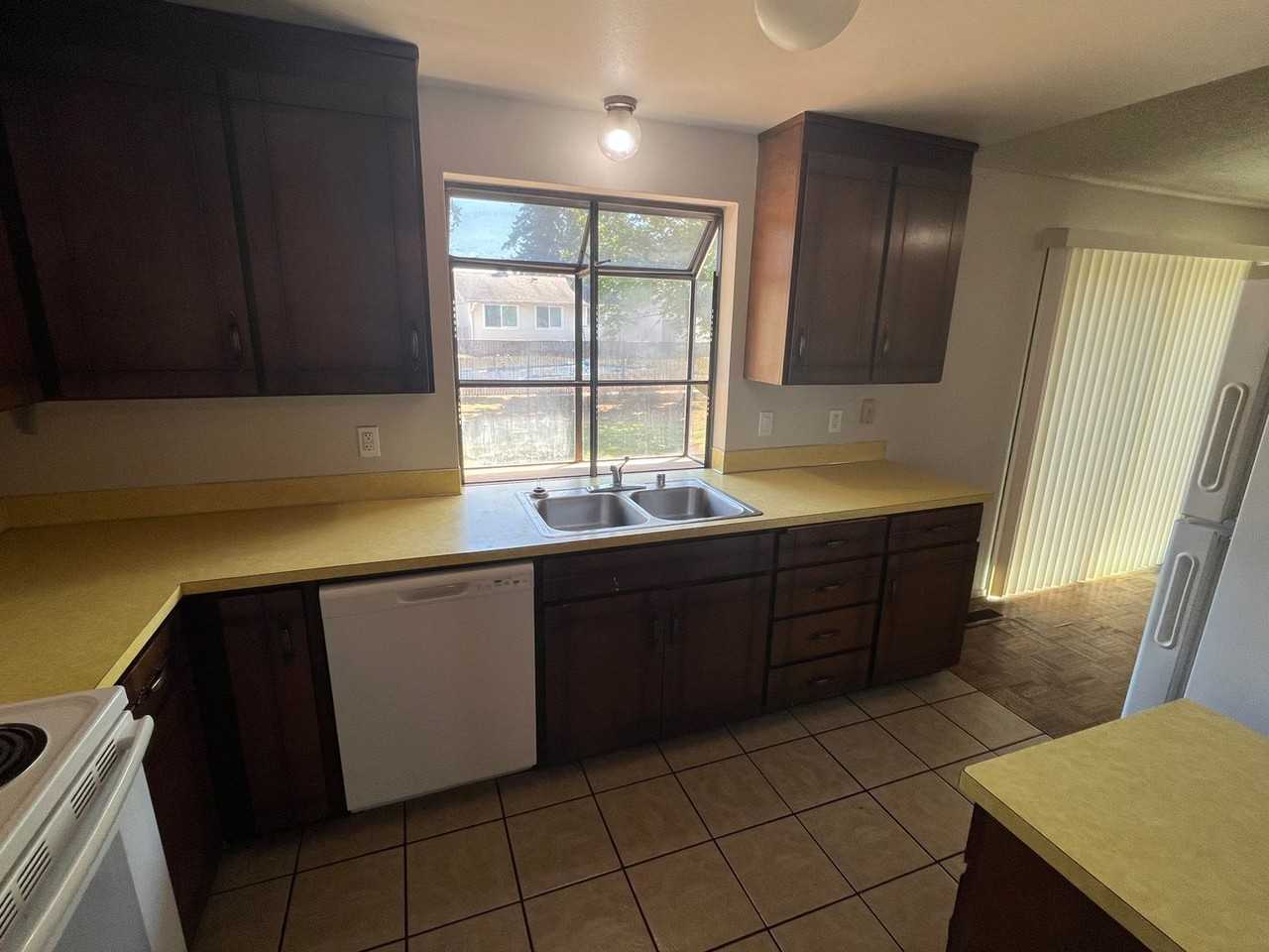 14724 27th Ave E - Photo 6 of 20