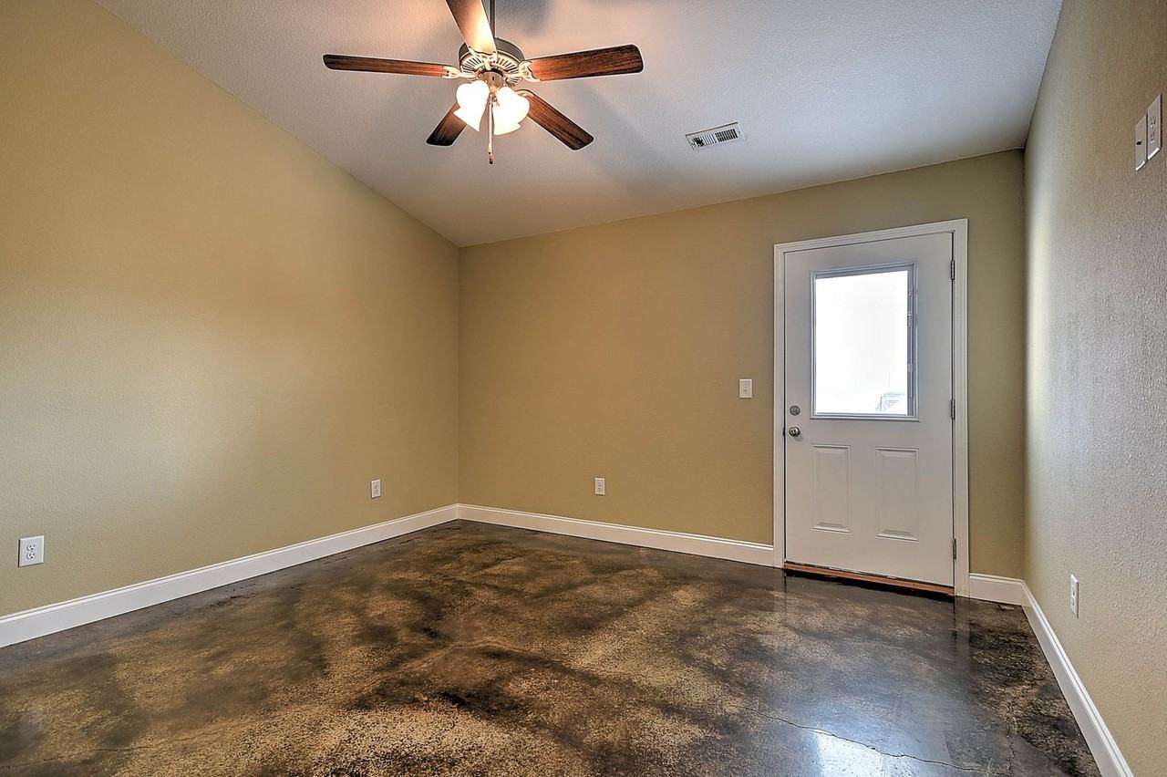 40 Sutter Pl - Photo 6 of 25