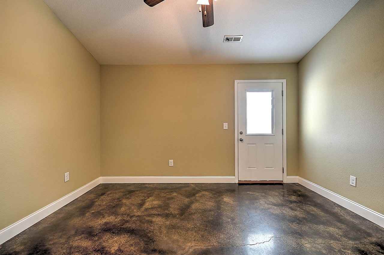 40 Sutter Pl - Photo 7 of 25