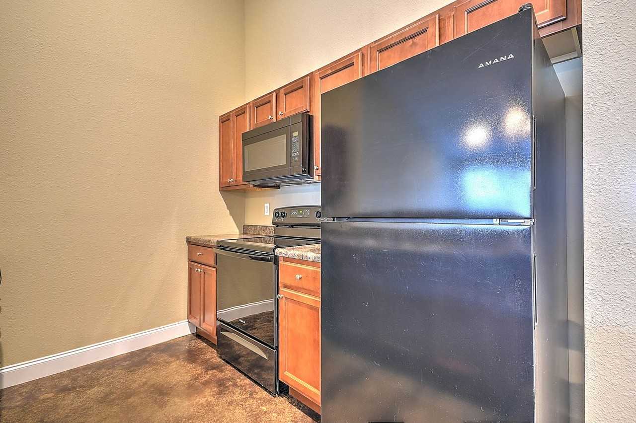 44 Sutter Pl - Photo 4 of 25