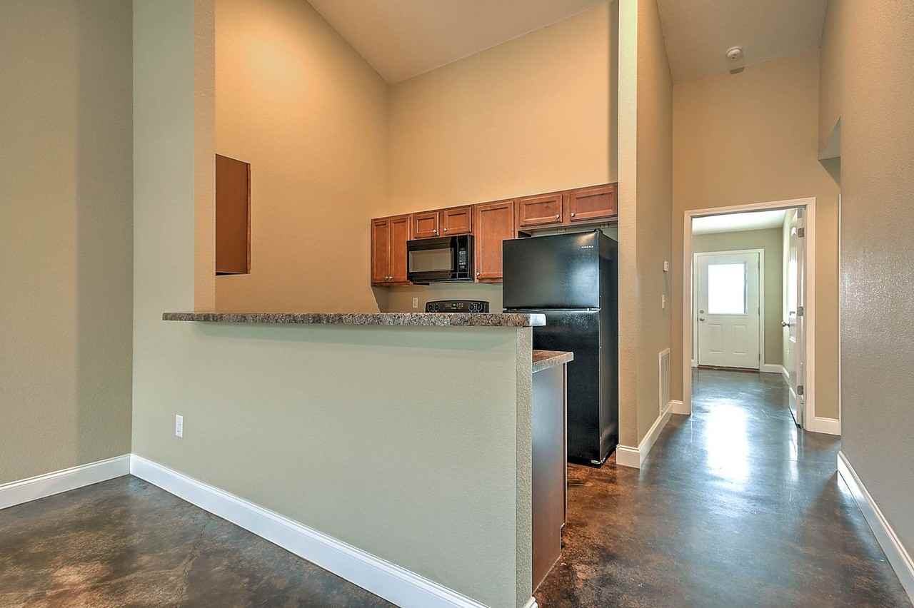 44 Sutter Pl - Photo 5 of 25