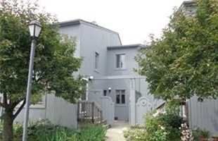 featured image of 11 Hudson Point Ln