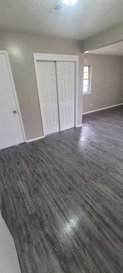8609 N Harvey Ave - Photo 3 of 17