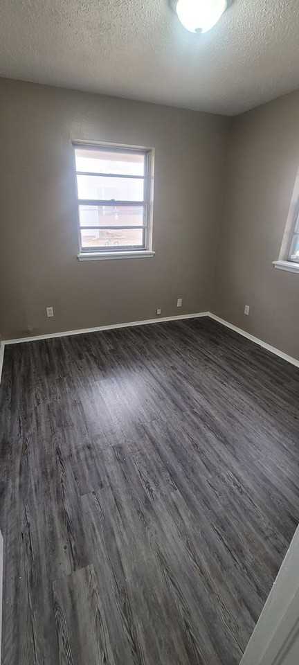 8609 N Harvey Ave - Photo 5 of 17