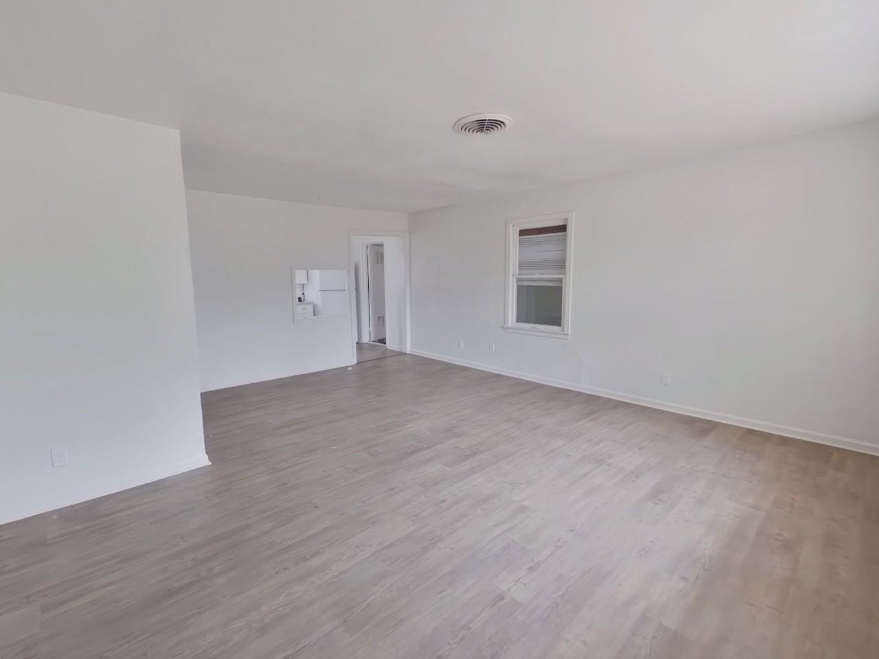 3102 E 12th St N - Photo 2 of 12
