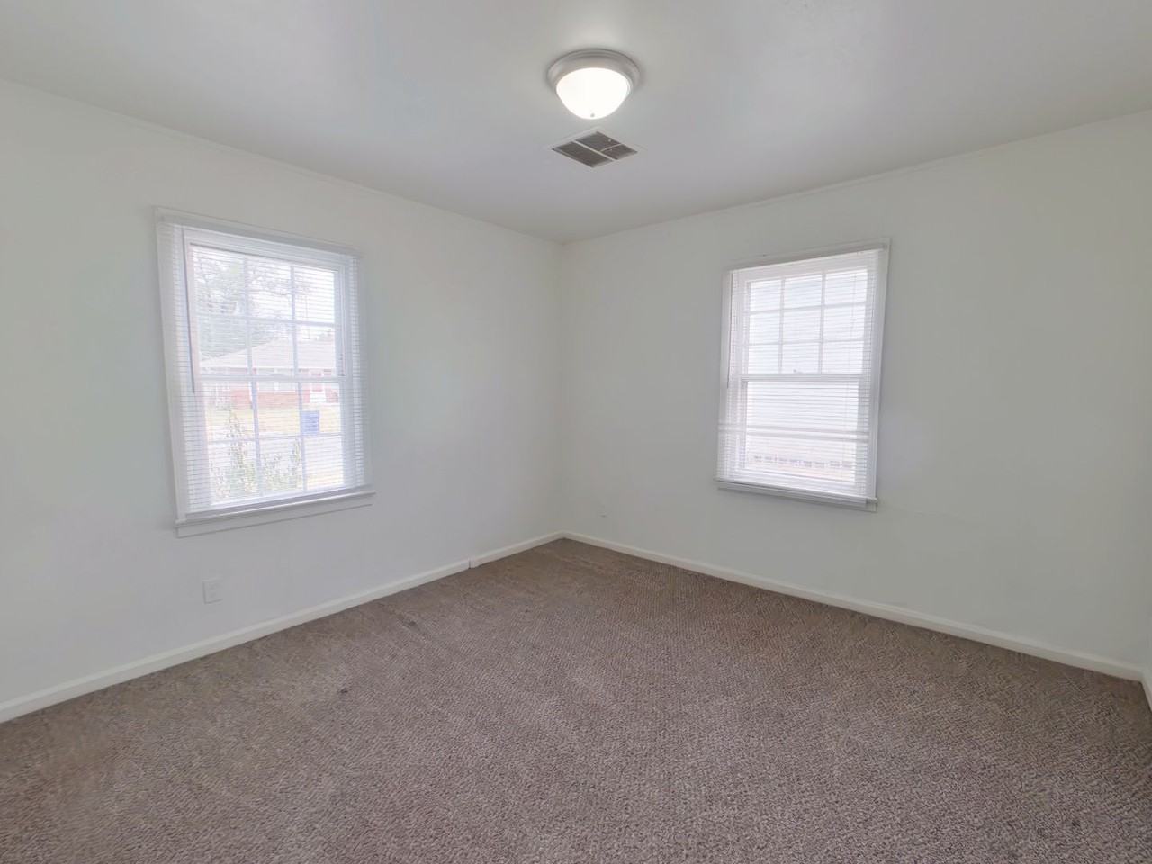 3102 E 12th St N - Photo 7 of 12
