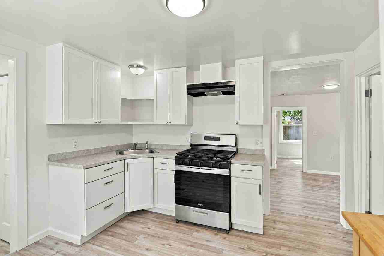2100 Chanticleer Ave - Photo 5 of 16