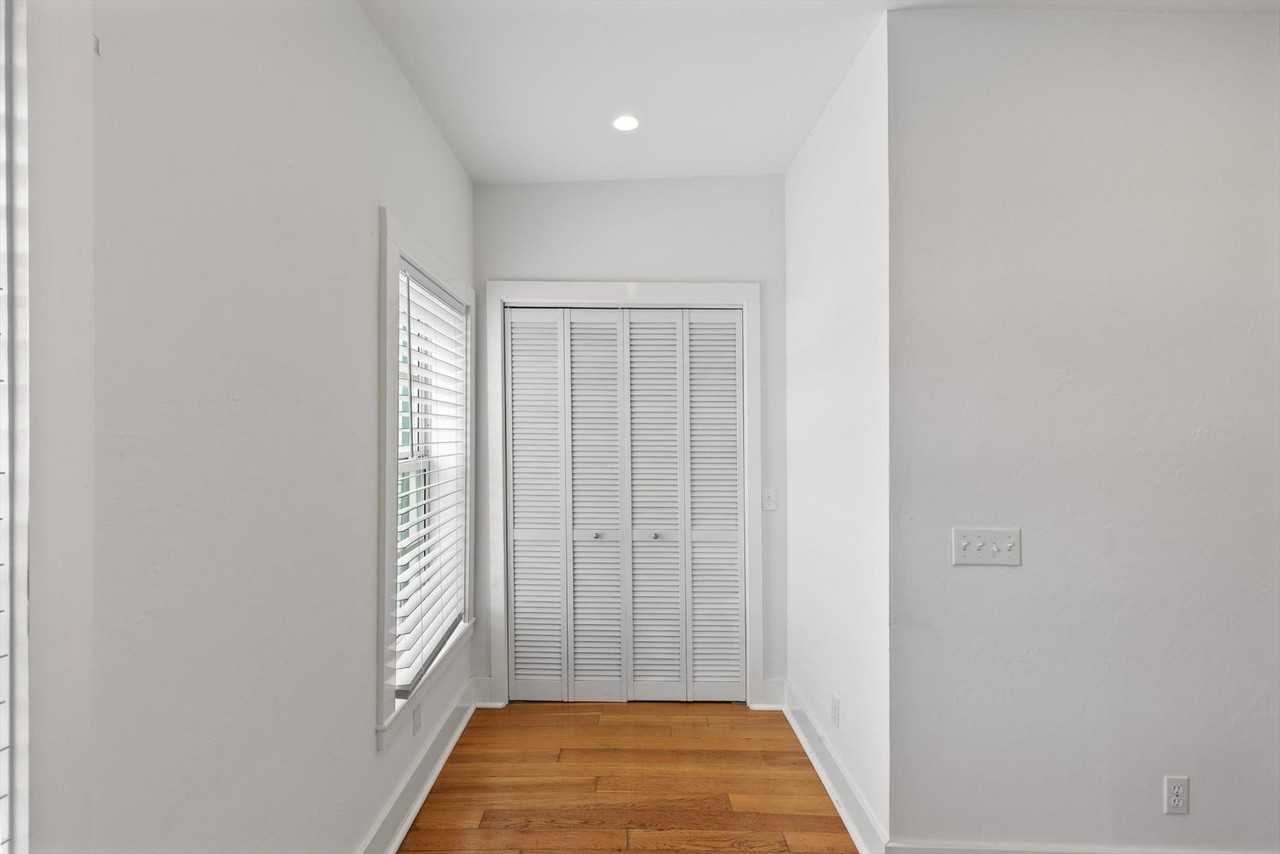 1108 White St - Photo 4 of 21