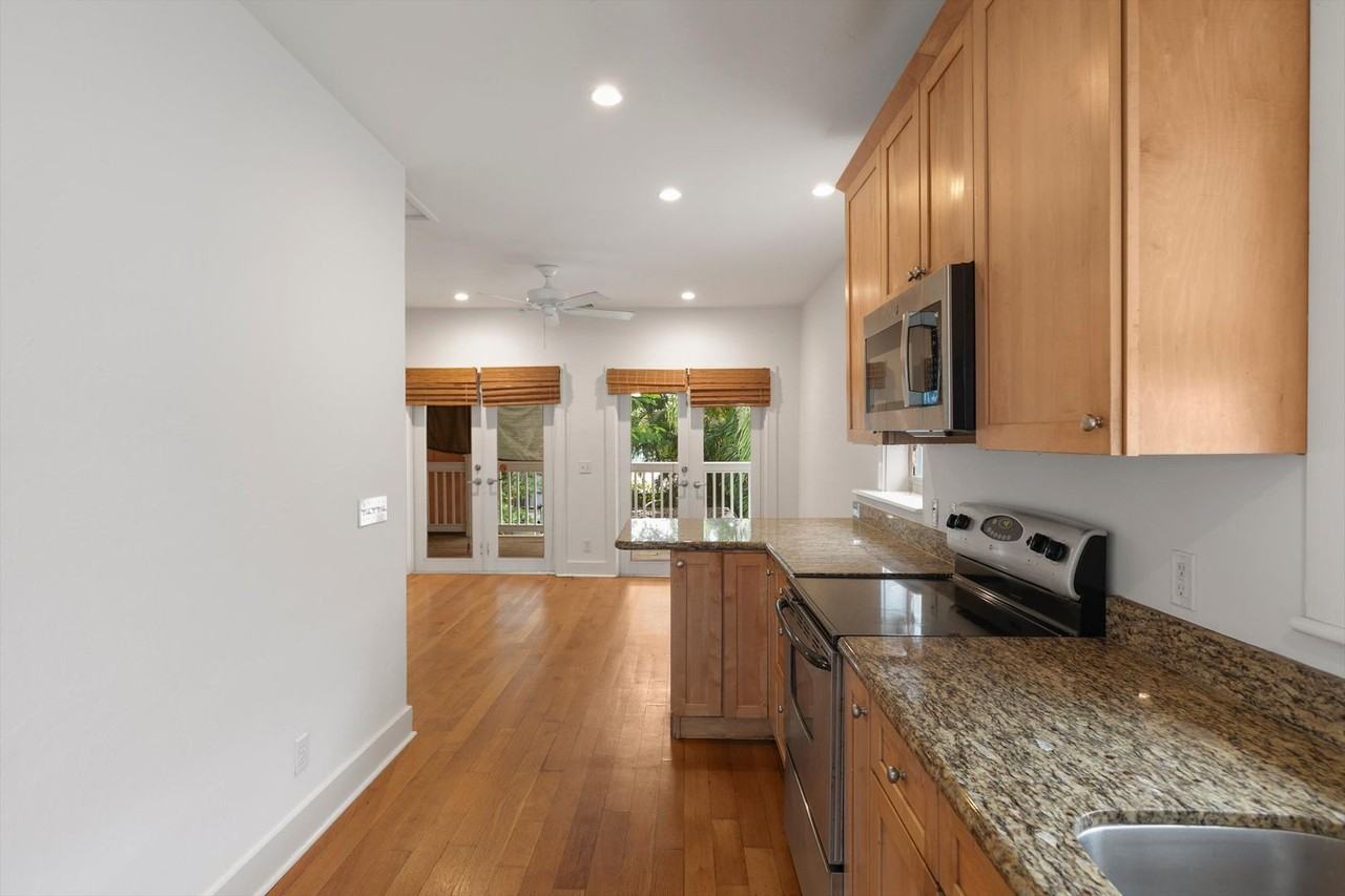 1108 White St - Photo 5 of 21