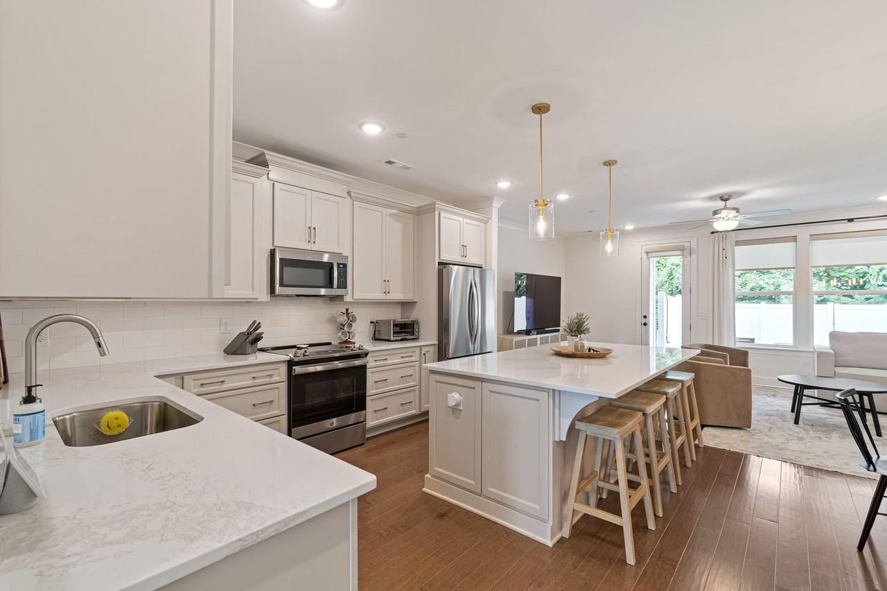 3198 Sassafras Ln - Photo 7 of 47