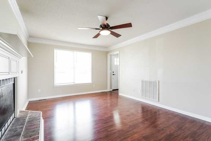 206 Luke Ct - Photo 5 of 12