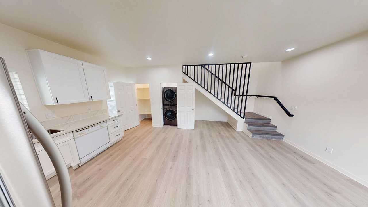 5546 Mary Lane Dr - Photo 4 of 17