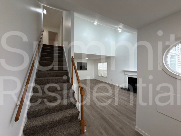 10507 Bay Pointe Ct - Photo 3 of 18