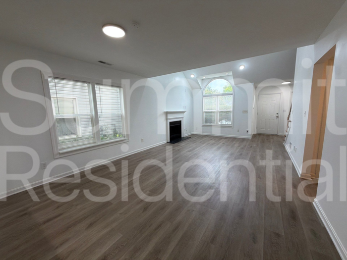 10507 Bay Pointe Ct - Photo 5 of 18