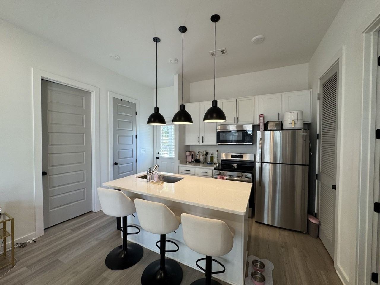 253 Bailey St #B - Photo 3 of 10