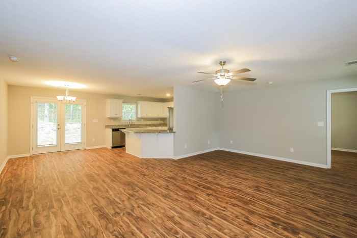 712 Matthews St - Photo 3 of 11