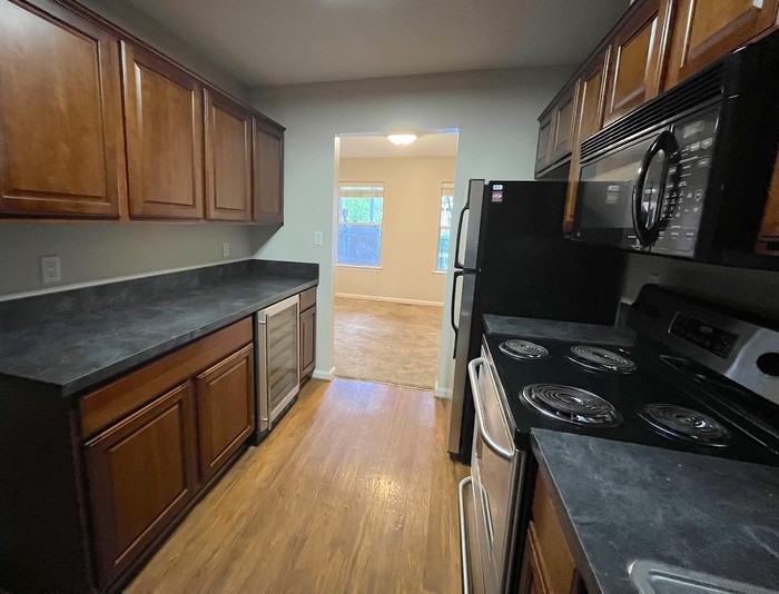 205 Westover Ave - Photo 5 of 18
