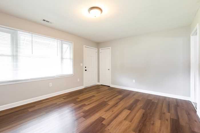 9 Circle Dr - Photo 3 of 11