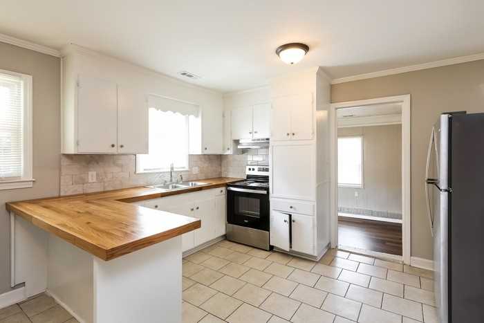 9 Circle Dr - Photo 5 of 11
