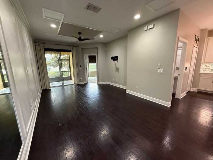 13504 Fountainbleau Dr - Photo 2 of 22