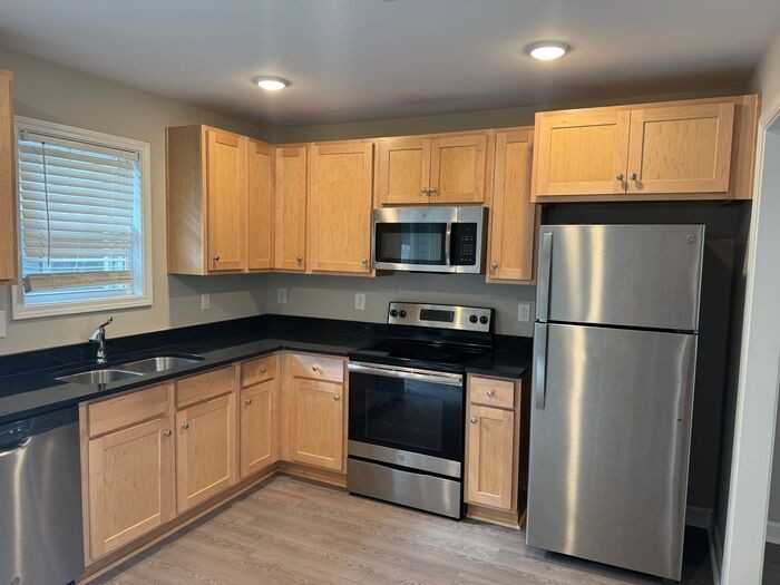 615 Hyde Park Dr Ne - Photo 3 of 10