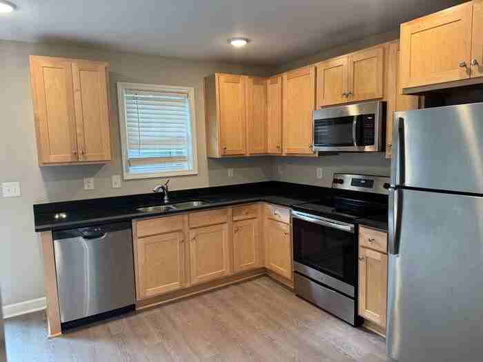 615 Hyde Park Dr Ne - Photo 4 of 10