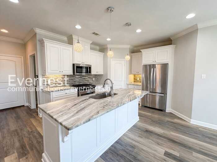 120 Melville Dr - Photo 4 of 25