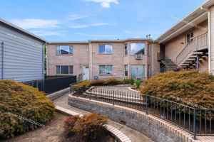 featured image of 6034 N Lombard St