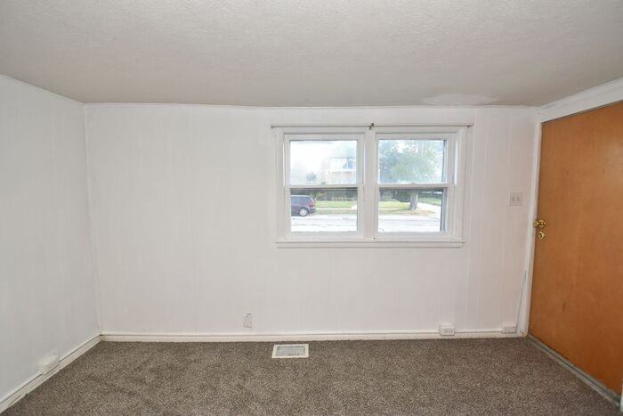 126 1/2 Lincolnway E #2 - Photo 3 of 26