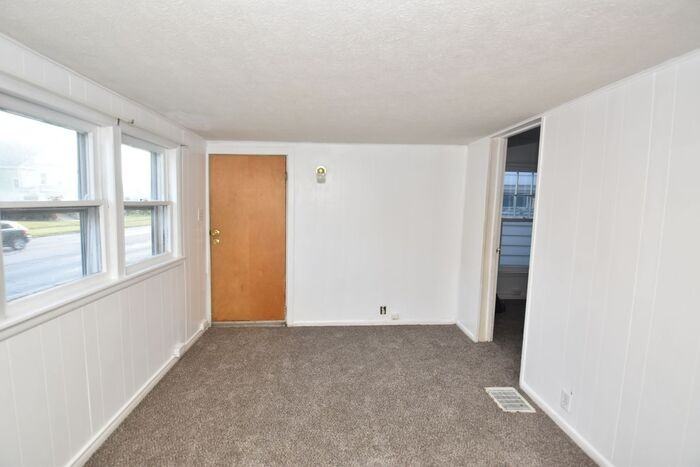 126 1/2 Lincolnway E #2 - Photo 4 of 26
