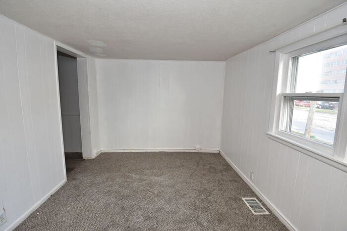 126 1/2 Lincolnway E #2 - Photo 5 of 26