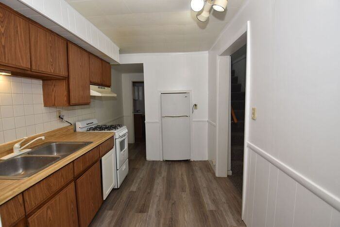126 1/2 Lincolnway E #2 - Photo 7 of 26