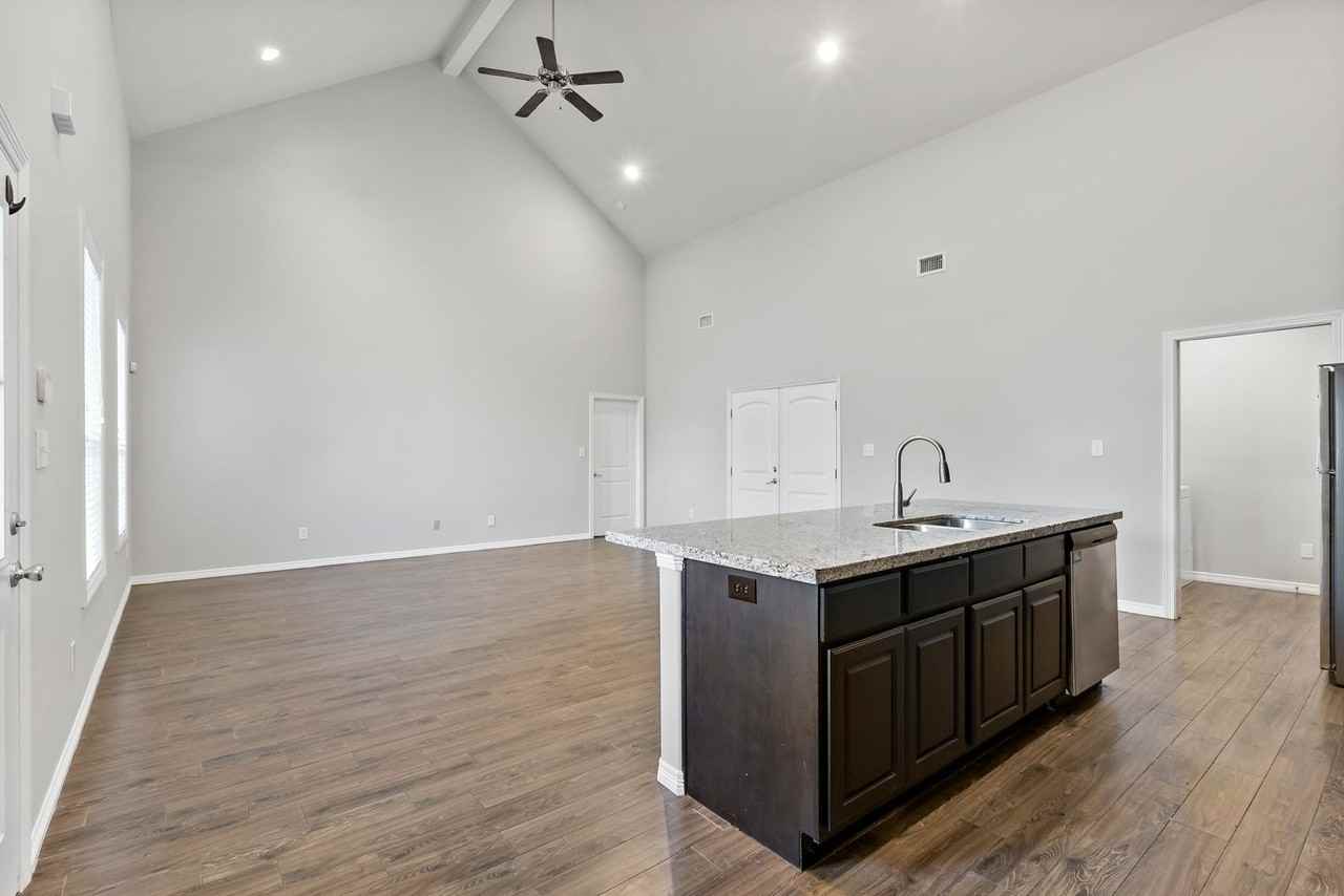 4309 Nagle St - Photo 4 of 25