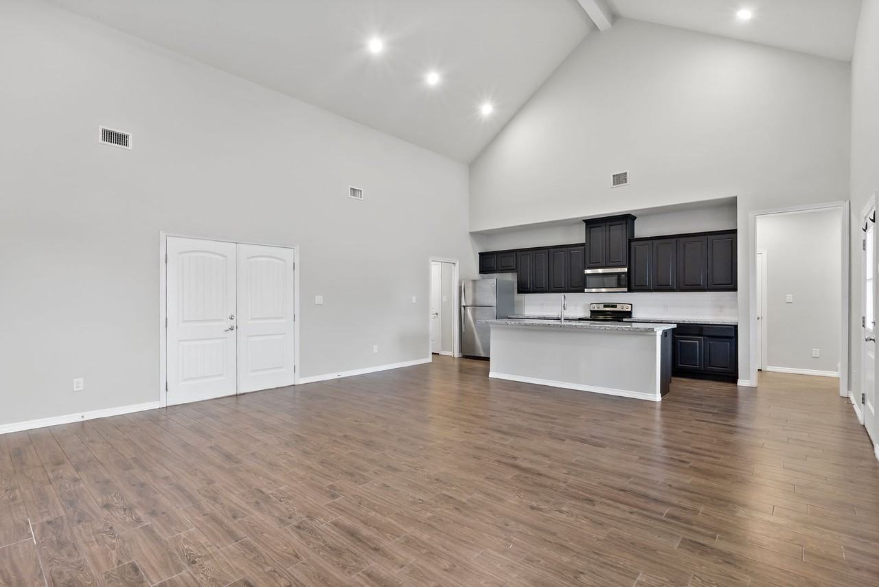 4309 Nagle St - Photo 5 of 25