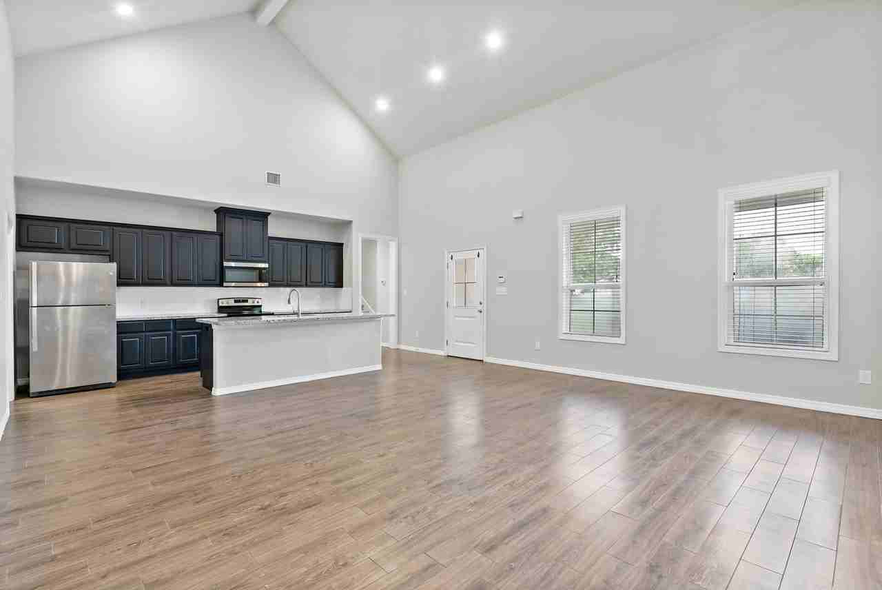 4309 Nagle St - Photo 6 of 25
