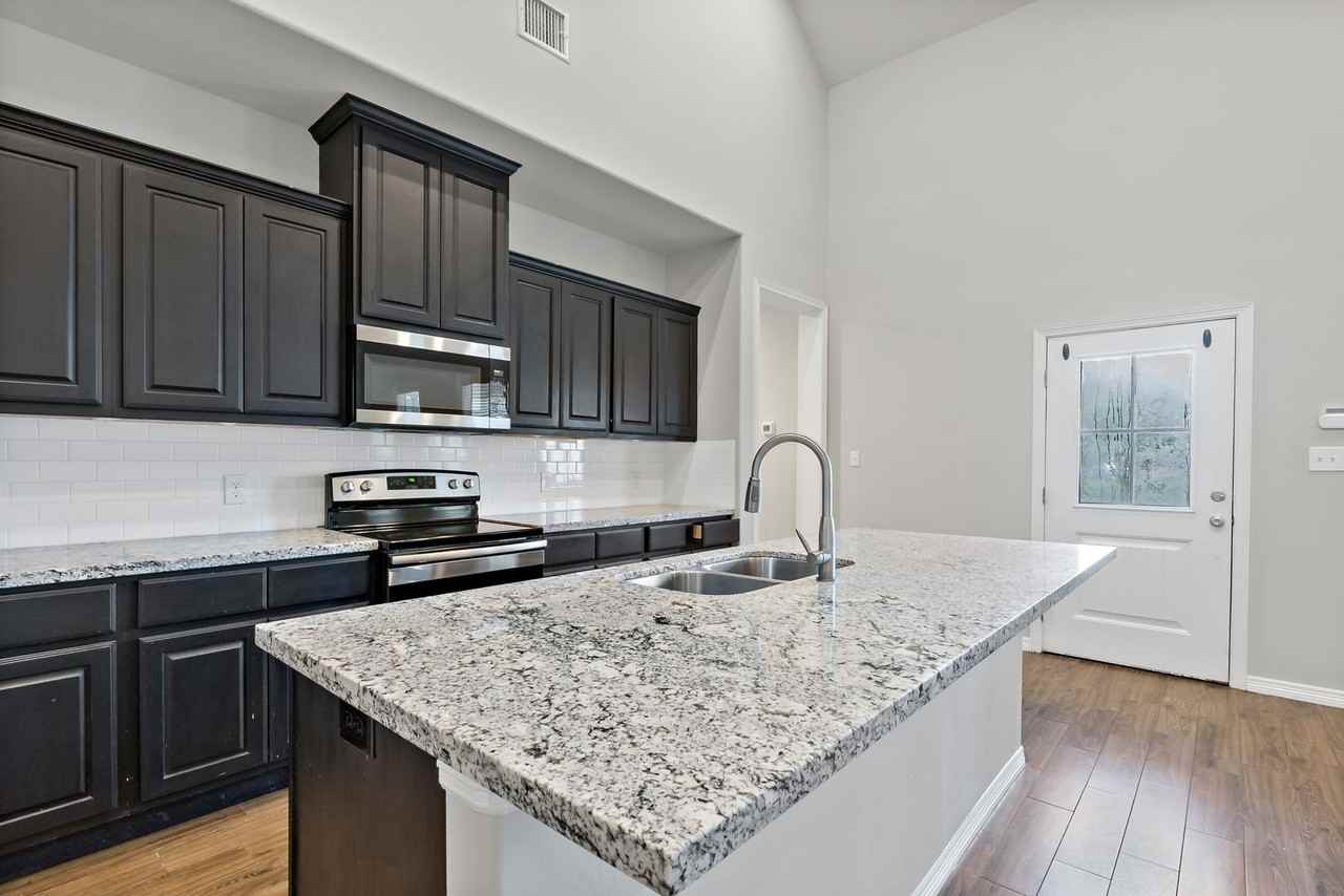 4309 Nagle St - Photo 7 of 25