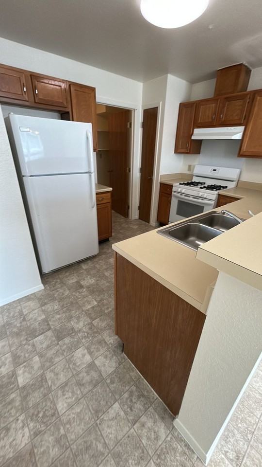 1187 Dakota Dr - Photo 3 of 6
