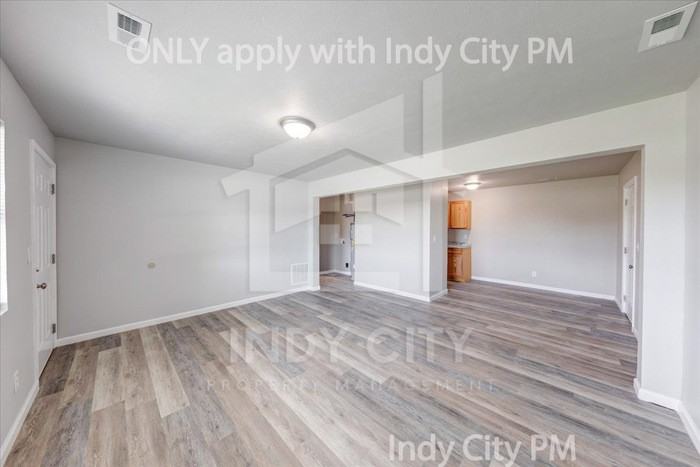 4332 W 30th St - Photo 5 of 22