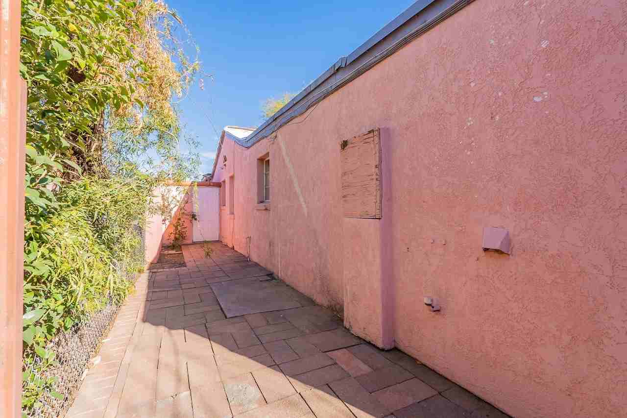 1148 E Seneca St - Photo 4 of 50