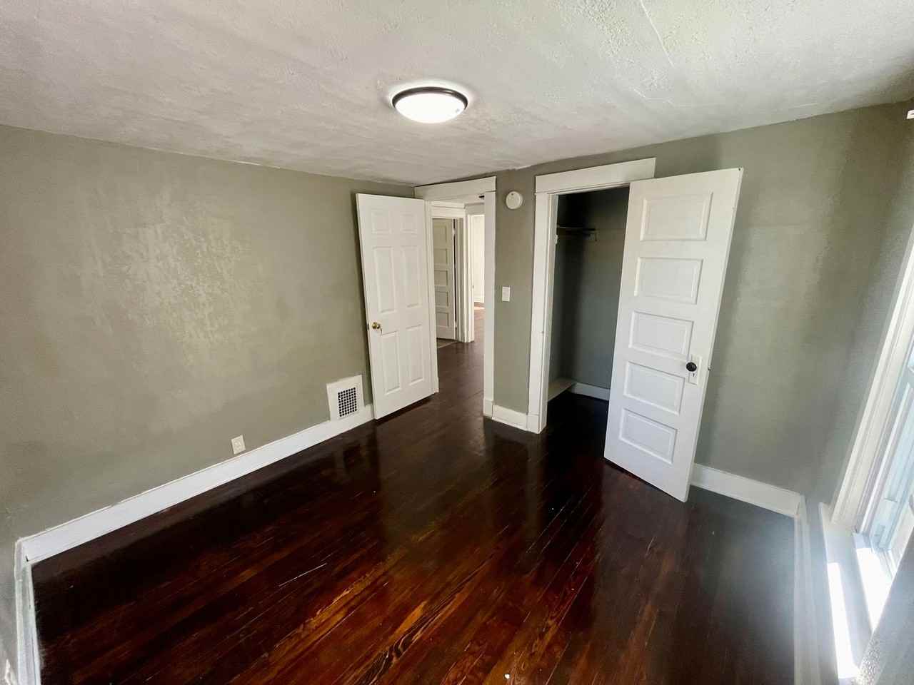 60 Roberts St - Photo 5 of 10