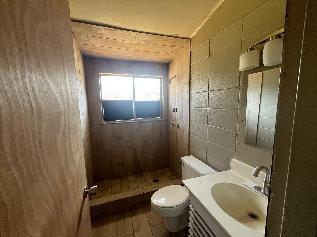 4619 Division St - Photo 4 of 6