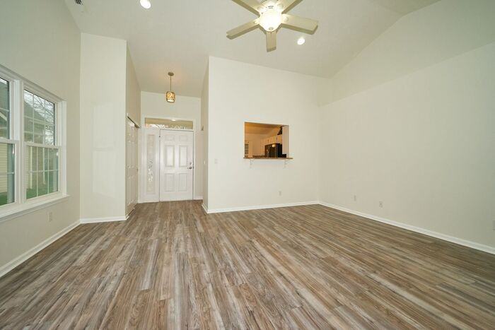 10854 Belair Dr - Photo 3 of 21