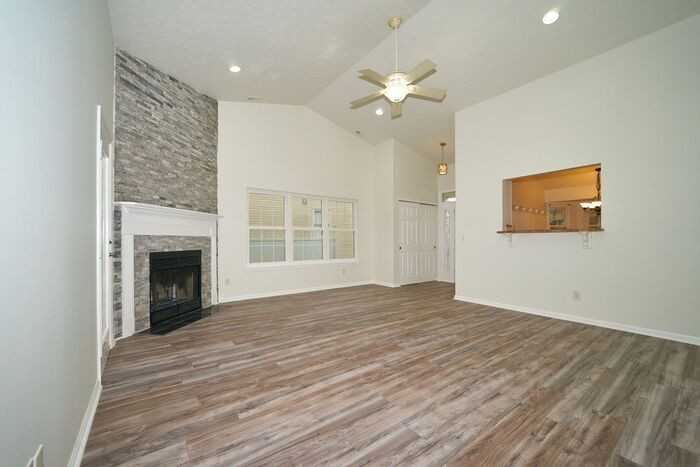 10854 Belair Dr - Photo 4 of 21