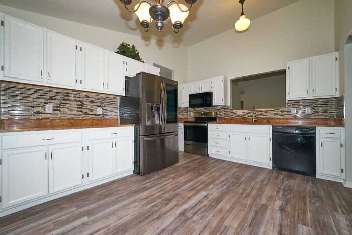 10854 Belair Dr - Photo 7 of 21