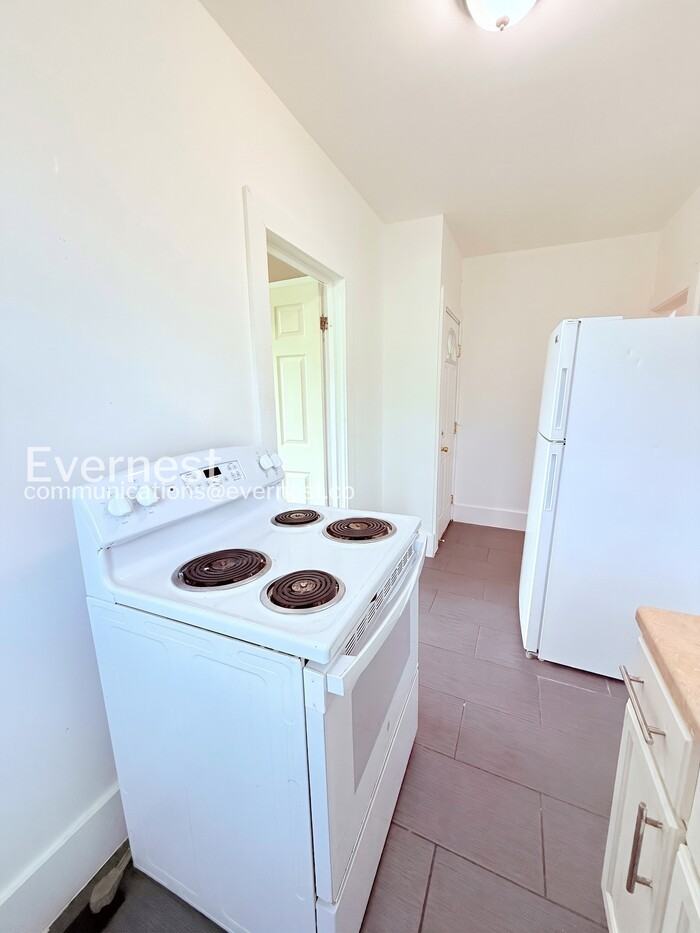 2541 Monterey St #3 - Photo 5 of 24