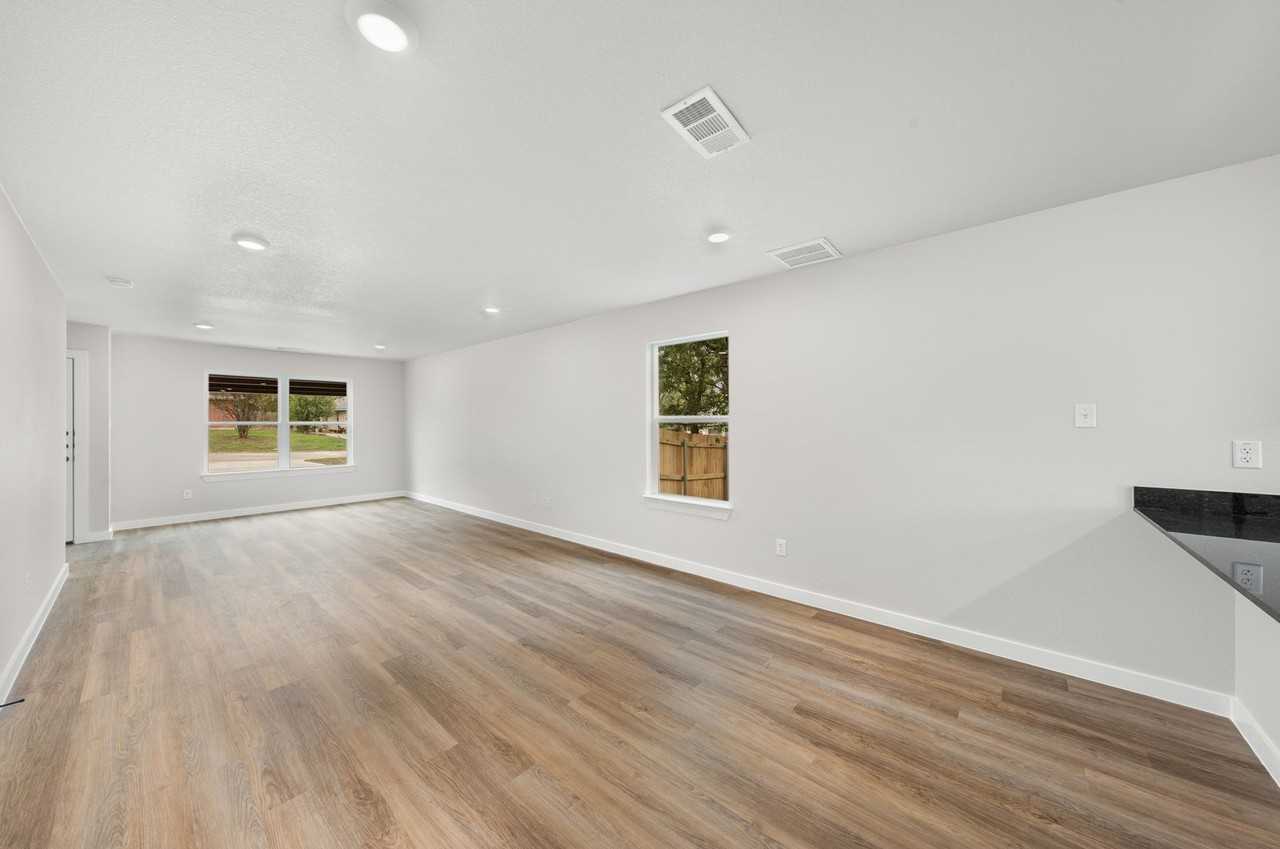 909 N 14th St #A - Photo 4 of 21