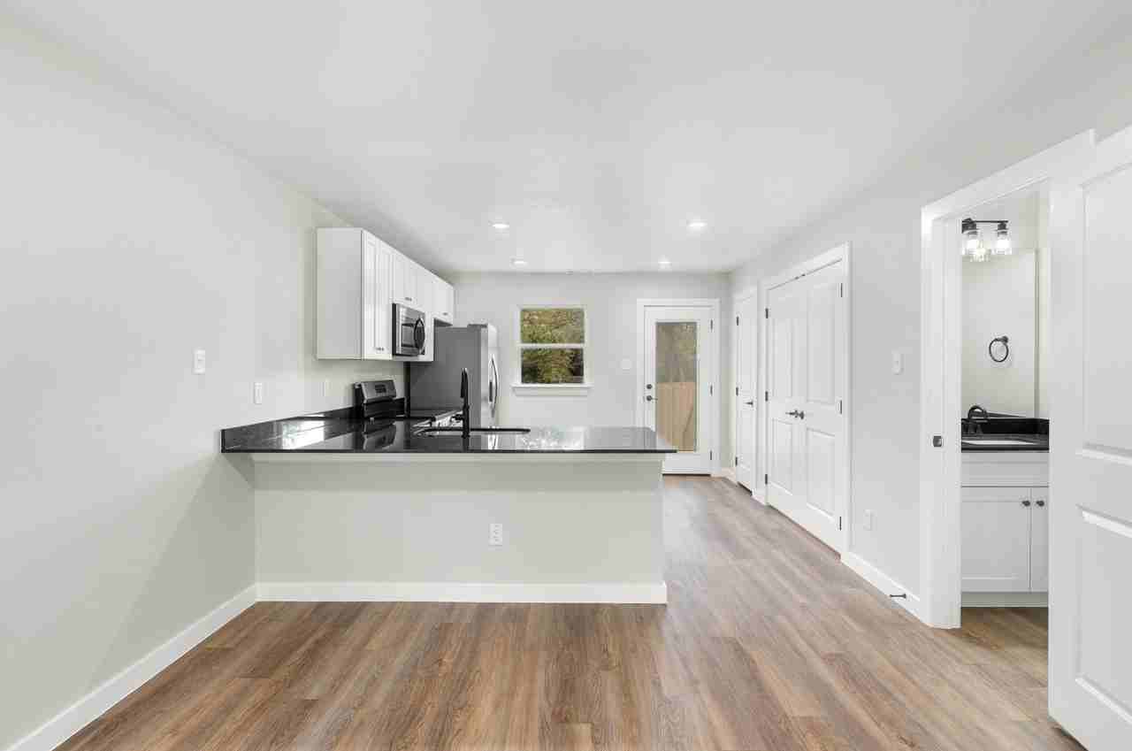 909 N 14th St #A - Photo 5 of 21
