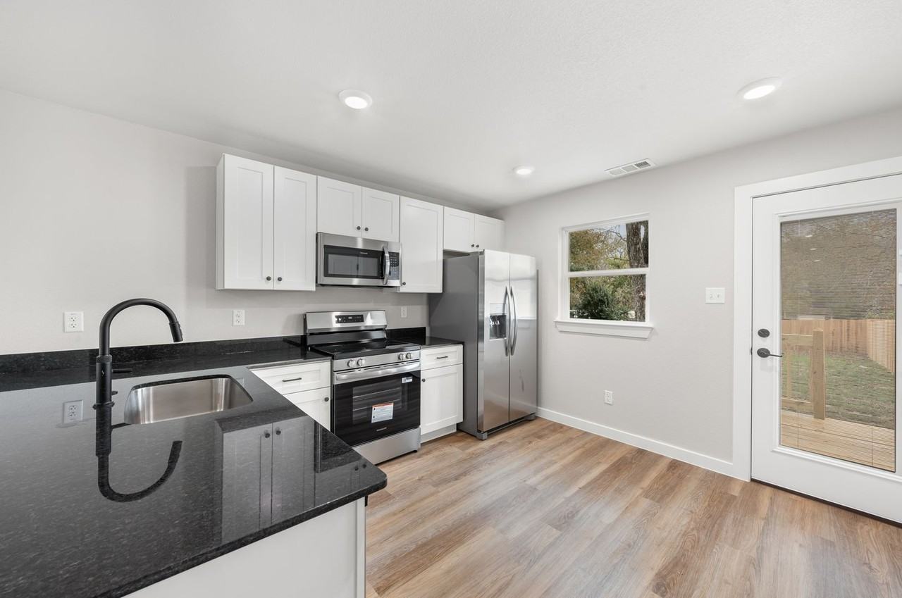 909 N 14th St #A - Photo 6 of 21